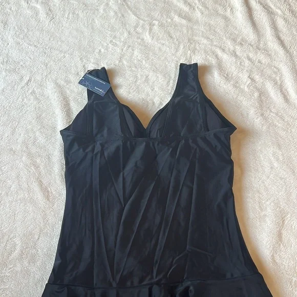 NWT, Medium Women's One Piece Swimsuits Tummy Control Swim Dresses Swimsuit. - Picture 8 of 11